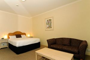 Quality Hotel Tiffins on the Park - Accommodation Tasmania